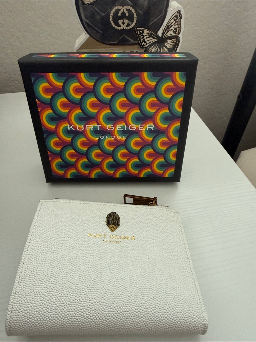NIB Kurt Geiger White Textured Zip Wallet with Gold Emblem